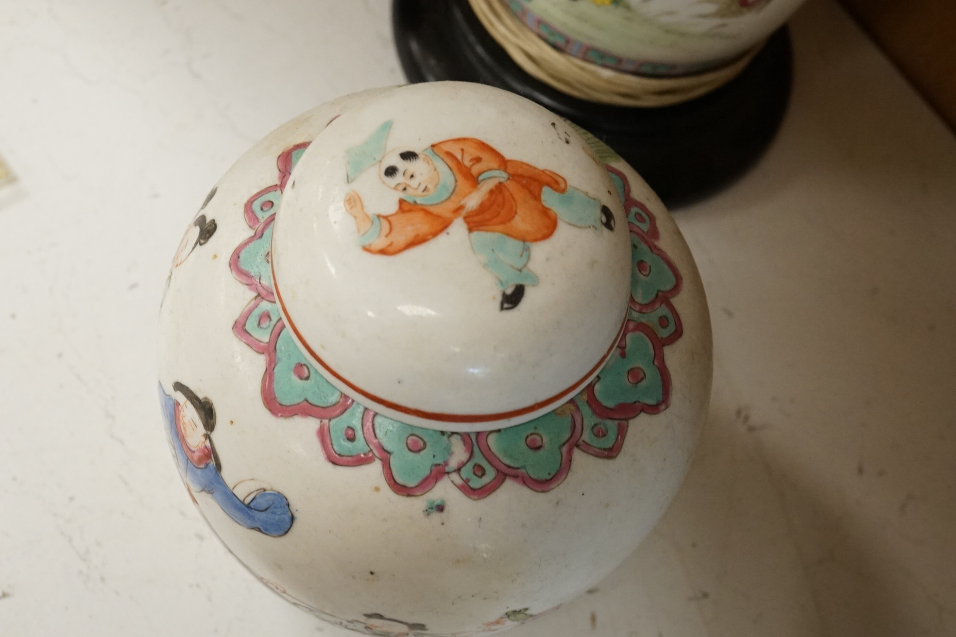 A Chinese famille rose porcelain jardiniere, and three other items, jardiniere 27cm diameter.